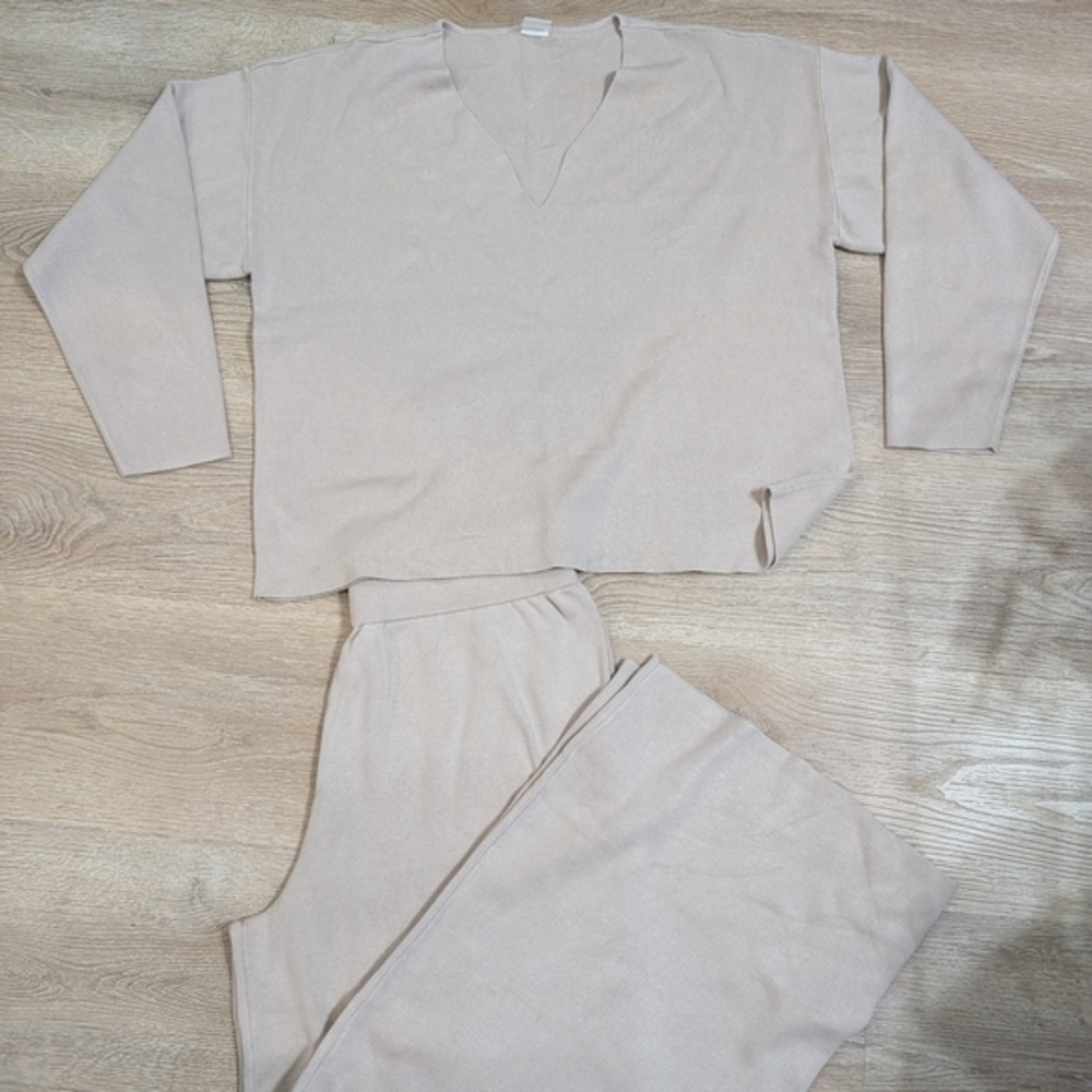 Stylish Beige Wide Leg Pants & Top Set (NO TAGS, NEW, NEVER WORN)